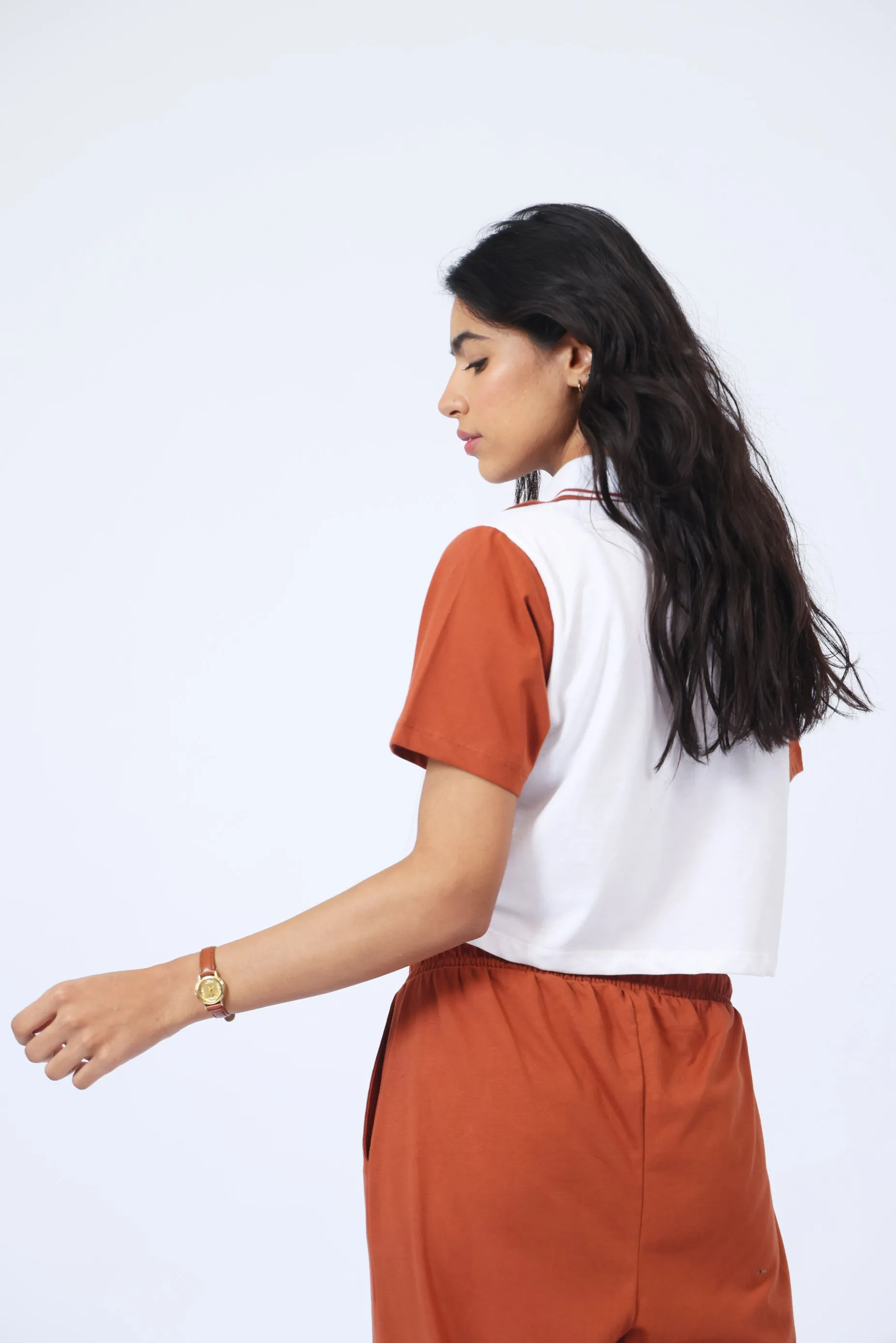 COLOUR-BLOCK COLLARED TEE