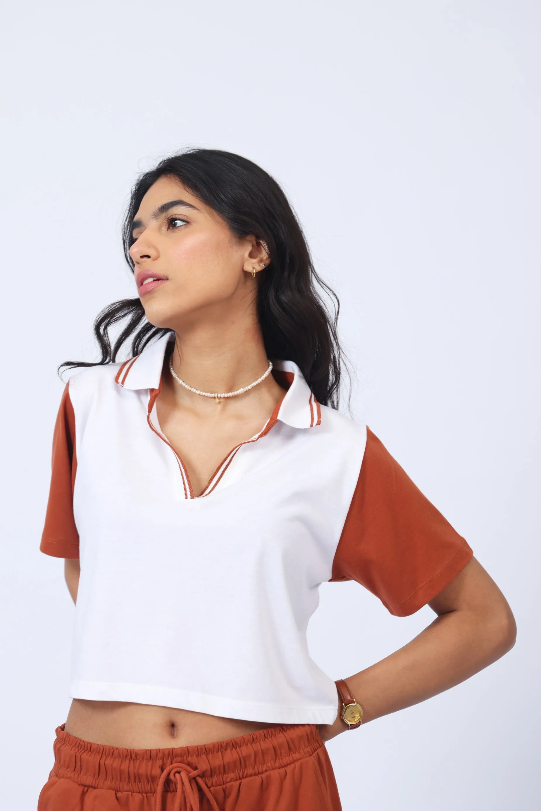 COLOUR-BLOCK COLLARED TEE