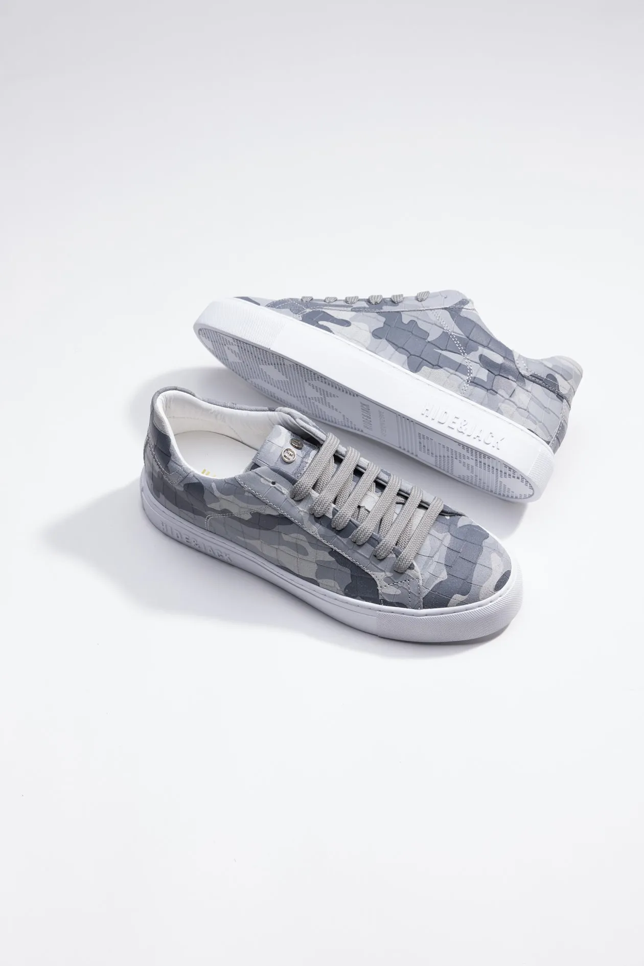 Essence Suede Grey Camouflage