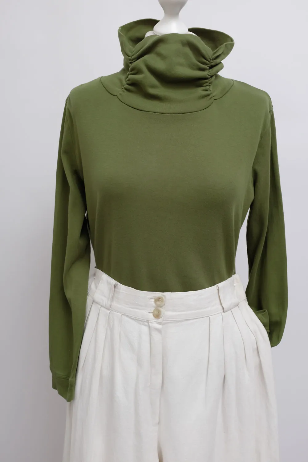 GREEN RUFFLED TURTLE COTTON SWEATER