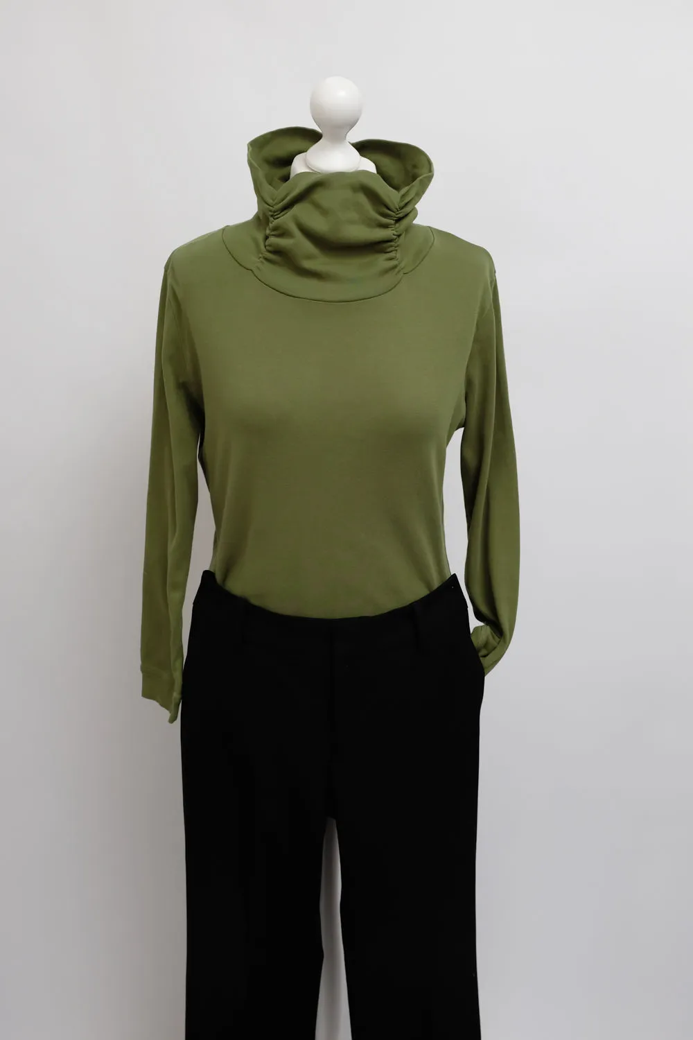 GREEN RUFFLED TURTLE COTTON SWEATER